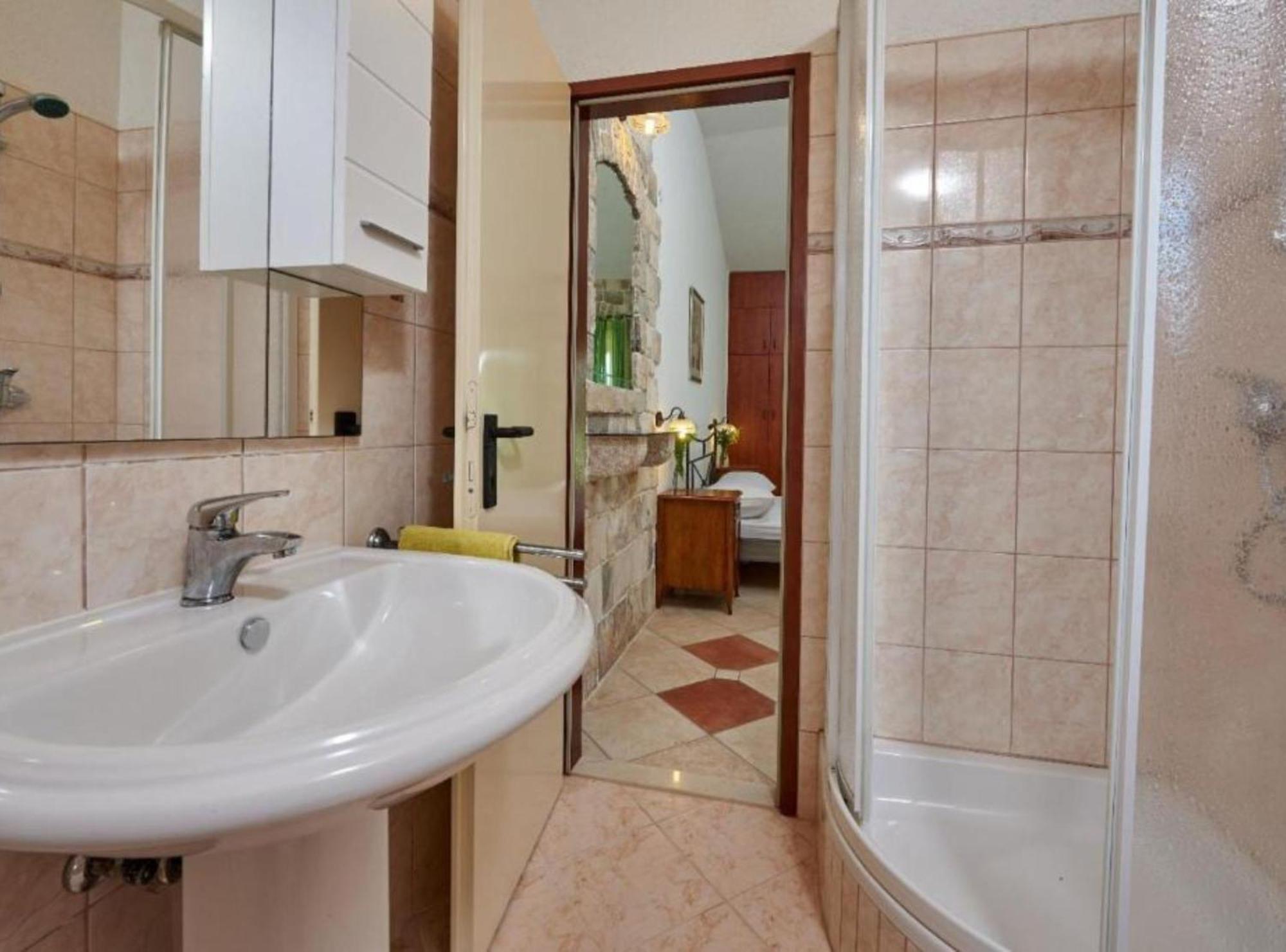 Hotel Krknjasi Veliki Drvenik Esterno foto