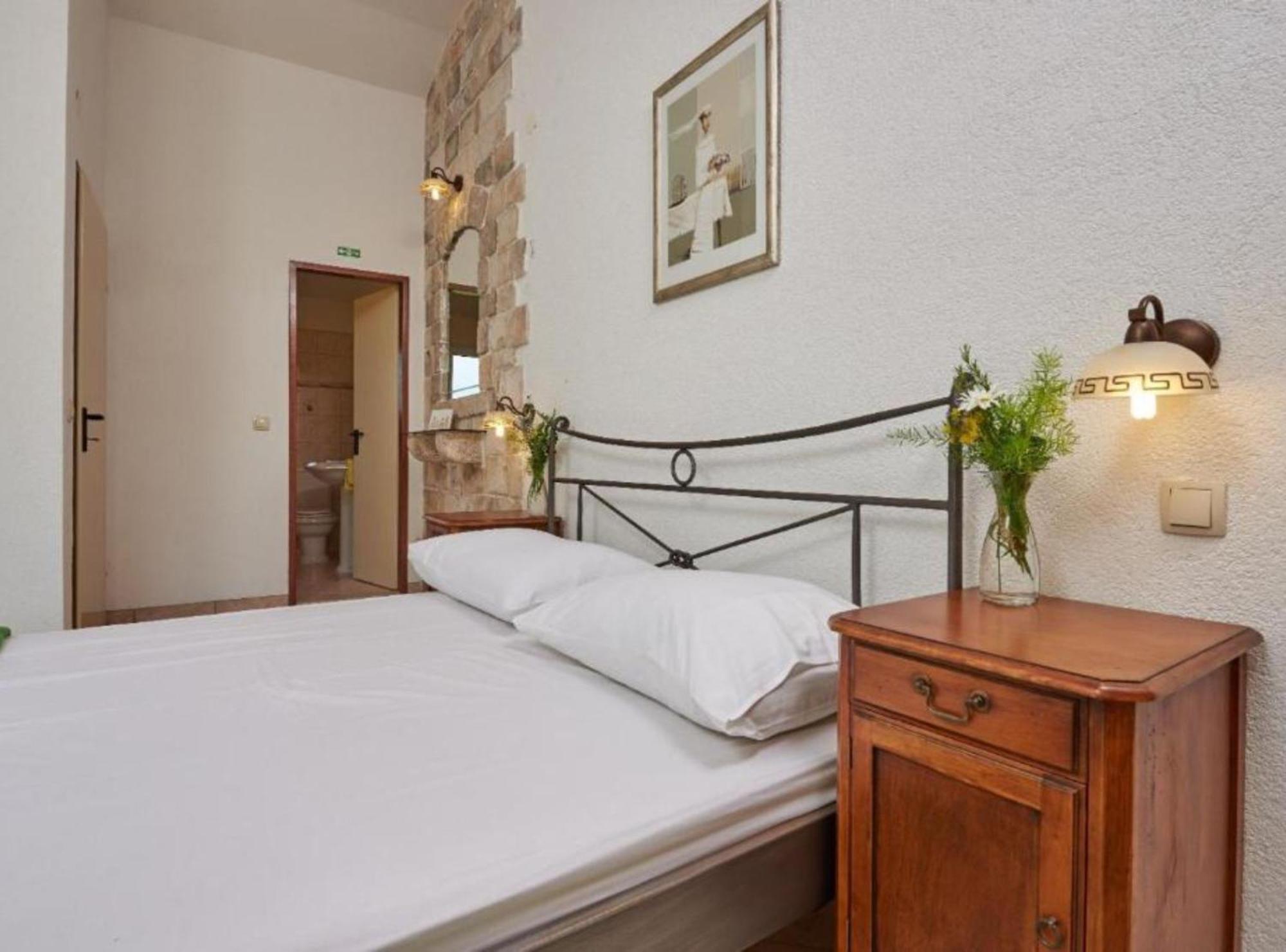 Hotel Krknjasi Veliki Drvenik Esterno foto