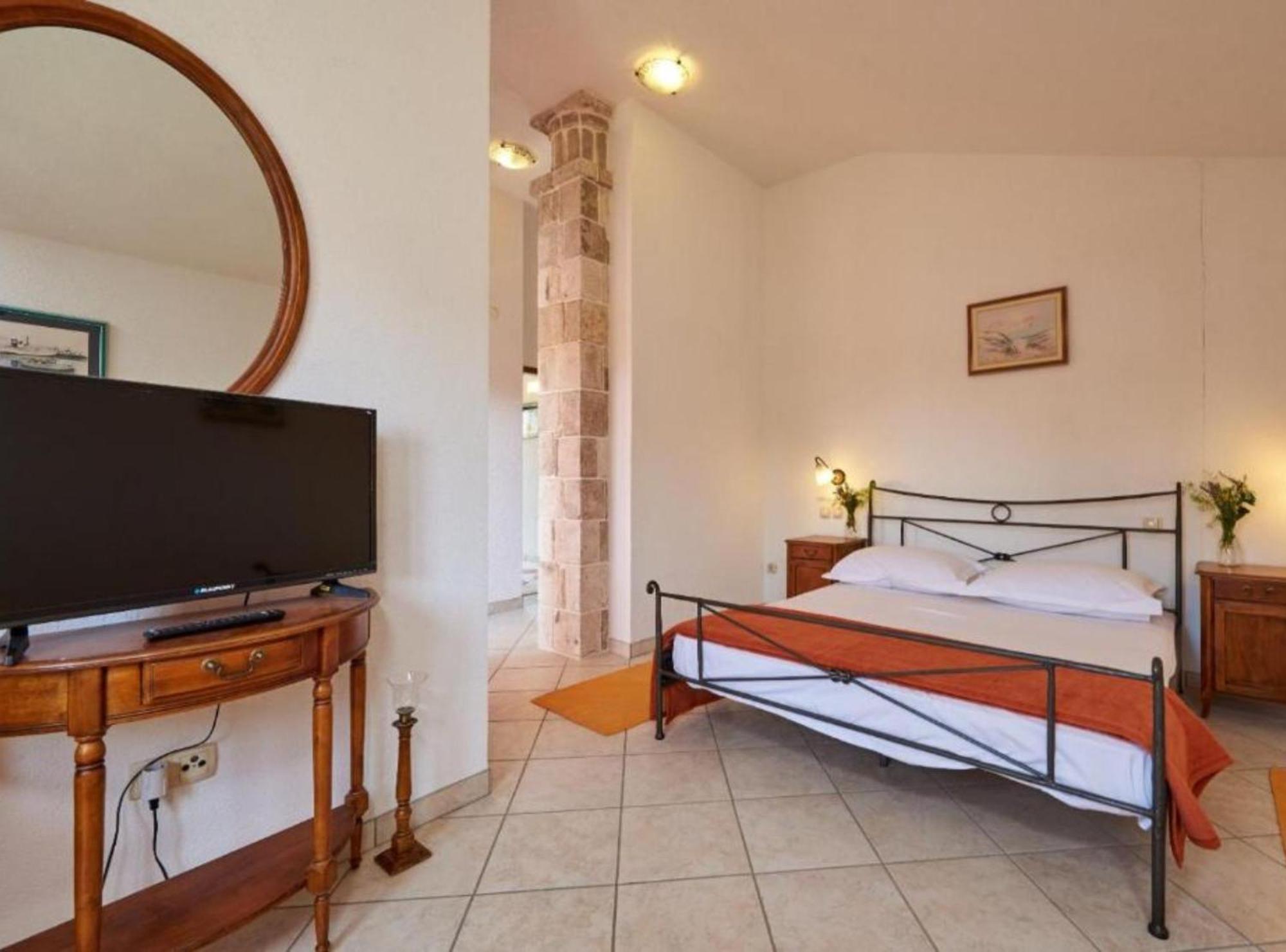 Hotel Krknjasi Veliki Drvenik Esterno foto