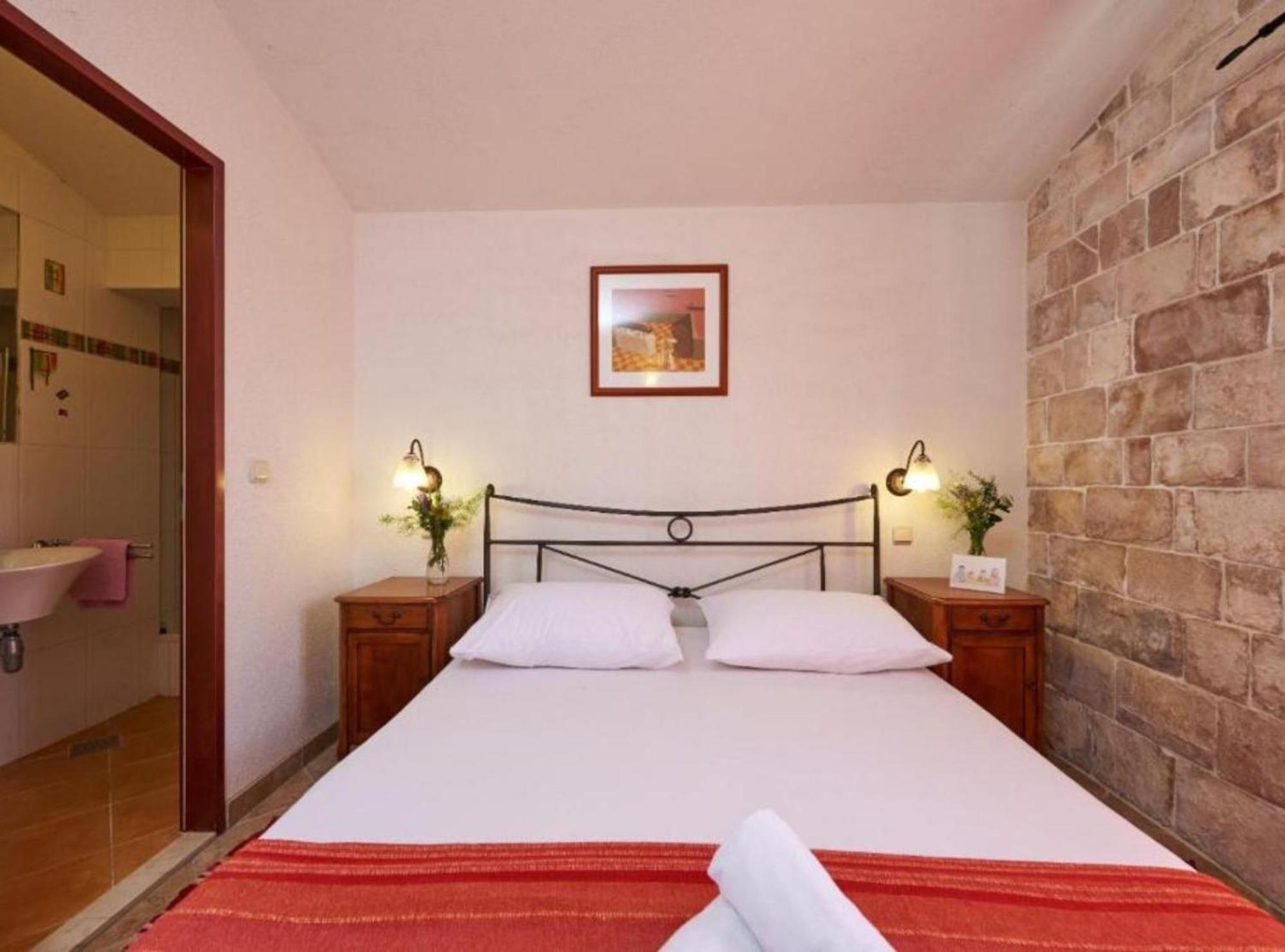 Hotel Krknjasi Veliki Drvenik Esterno foto